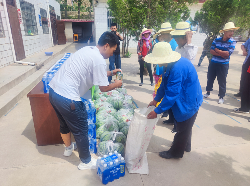 【“三抓三促”进行时】高温送清凉 丝丝凉意入人心