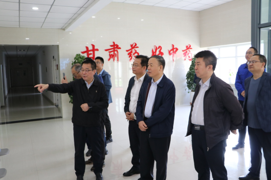 国家知识产权局公共服务司王培章一行到陇神戎发考察调研