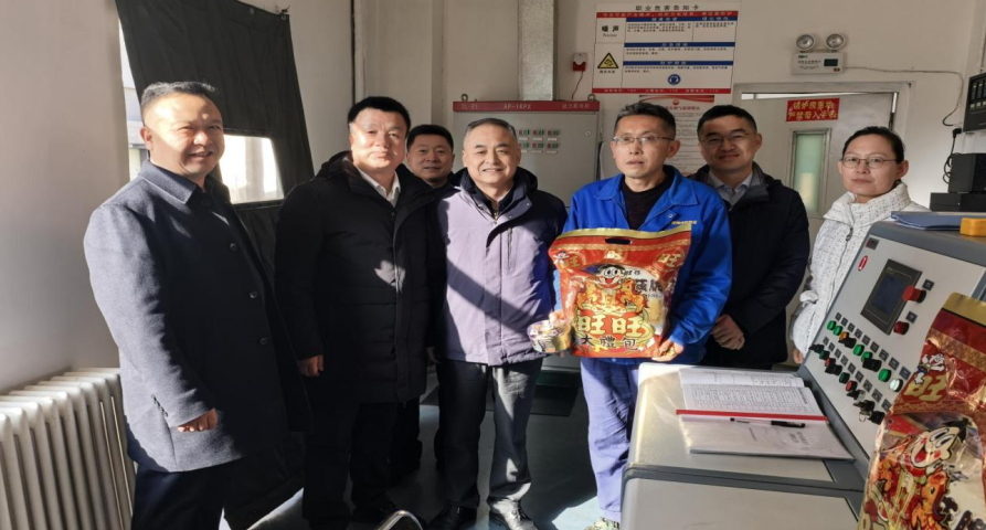 春节值守保安全 关怀暖心鼓干劲 ——集团公司董事长周荣到陇神戎发慰问春节在岗员工并检查安全生产和值班工作